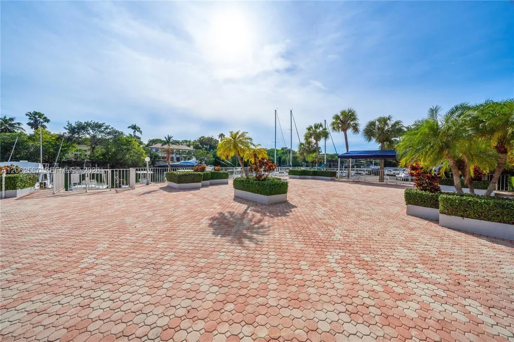 100 Edgewater Dr #138 Coral Gables, FL 33133