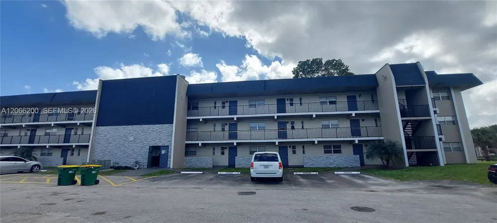 7960 Colony Cir N #207 Tamarac, FL 33321