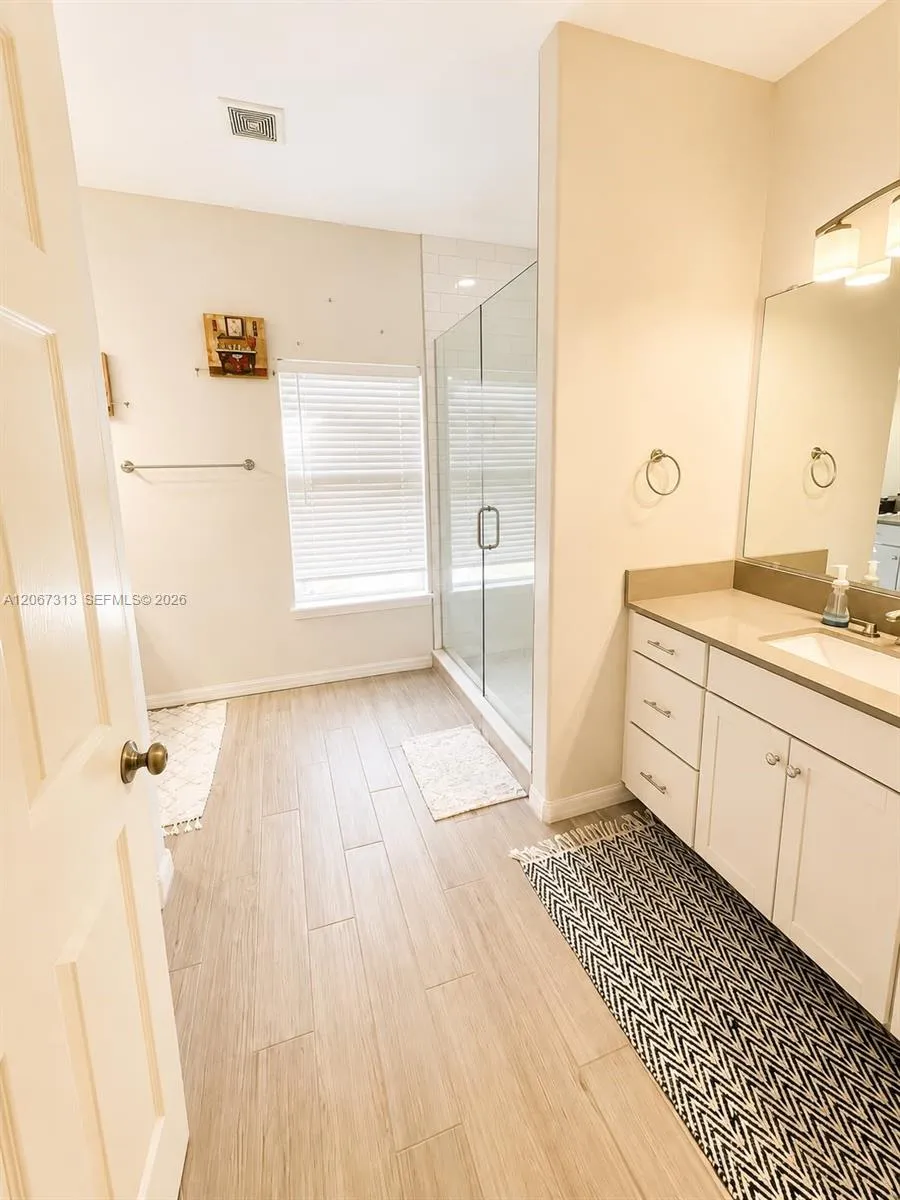 1823 GARVIN sT Orlando, FL 32803
