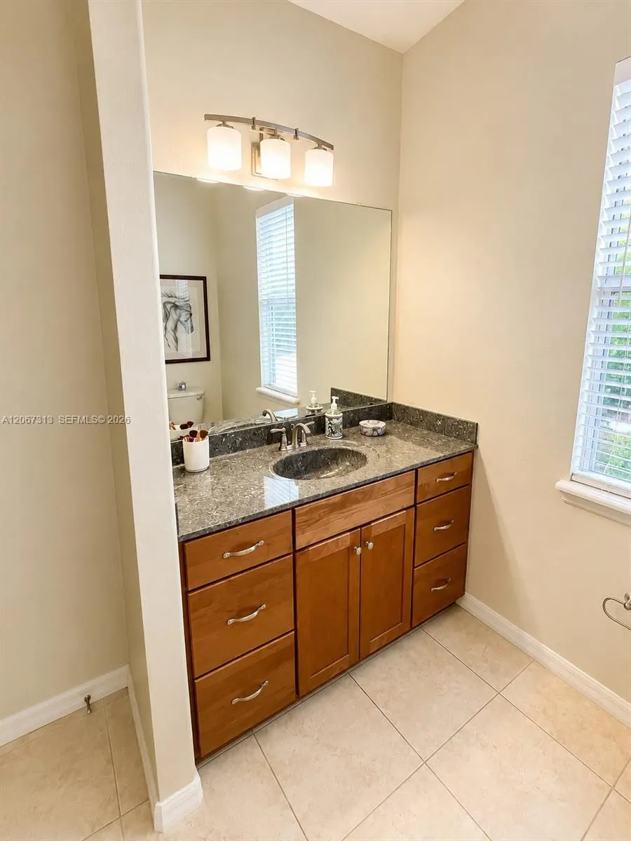 1823 GARVIN sT Orlando, FL 32803