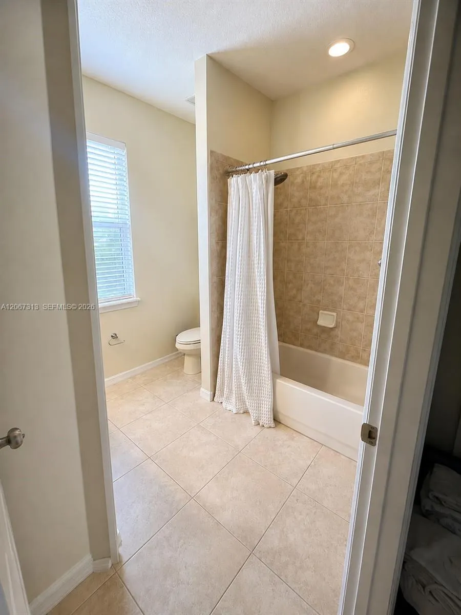 1823 GARVIN sT Orlando, FL 32803