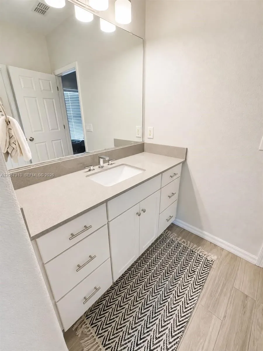 1823 GARVIN sT Orlando, FL 32803