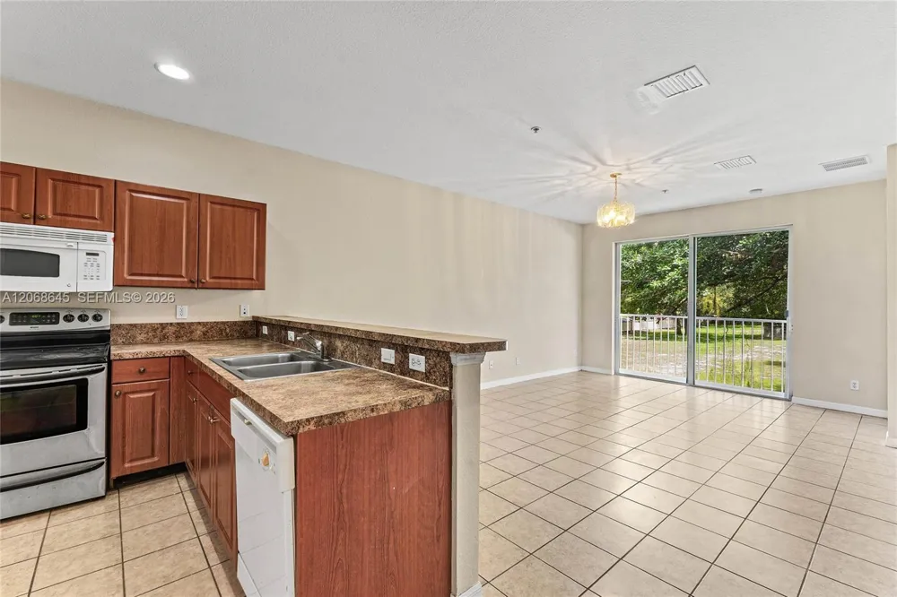 2004 Freeport Ln #4106 Riviera Beach, FL 33404
