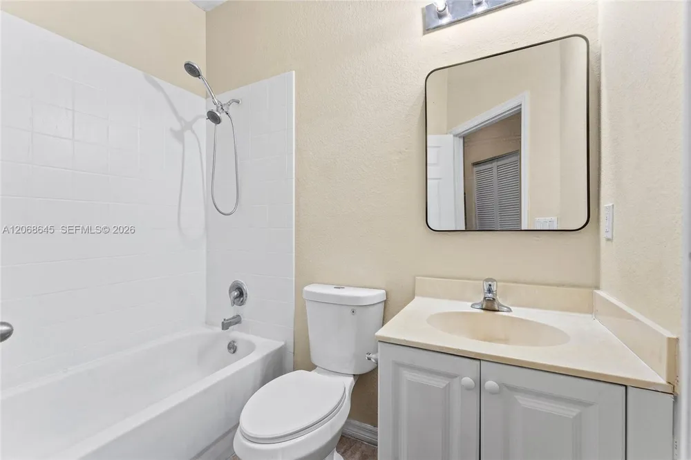 2004 Freeport Ln #4106 Riviera Beach, FL 33404