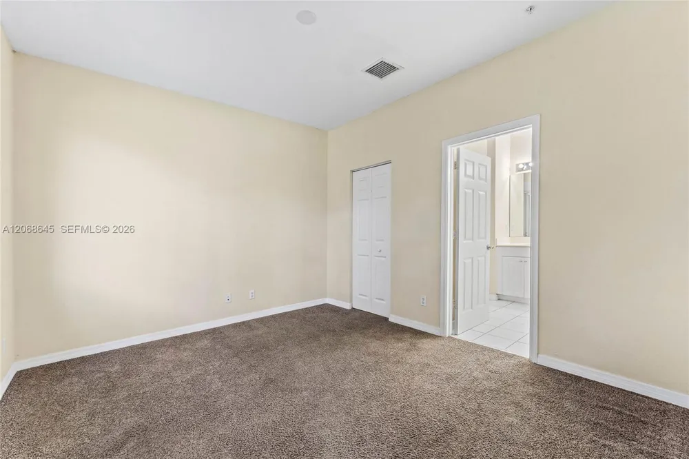 2004 Freeport Ln #4106 Riviera Beach, FL 33404