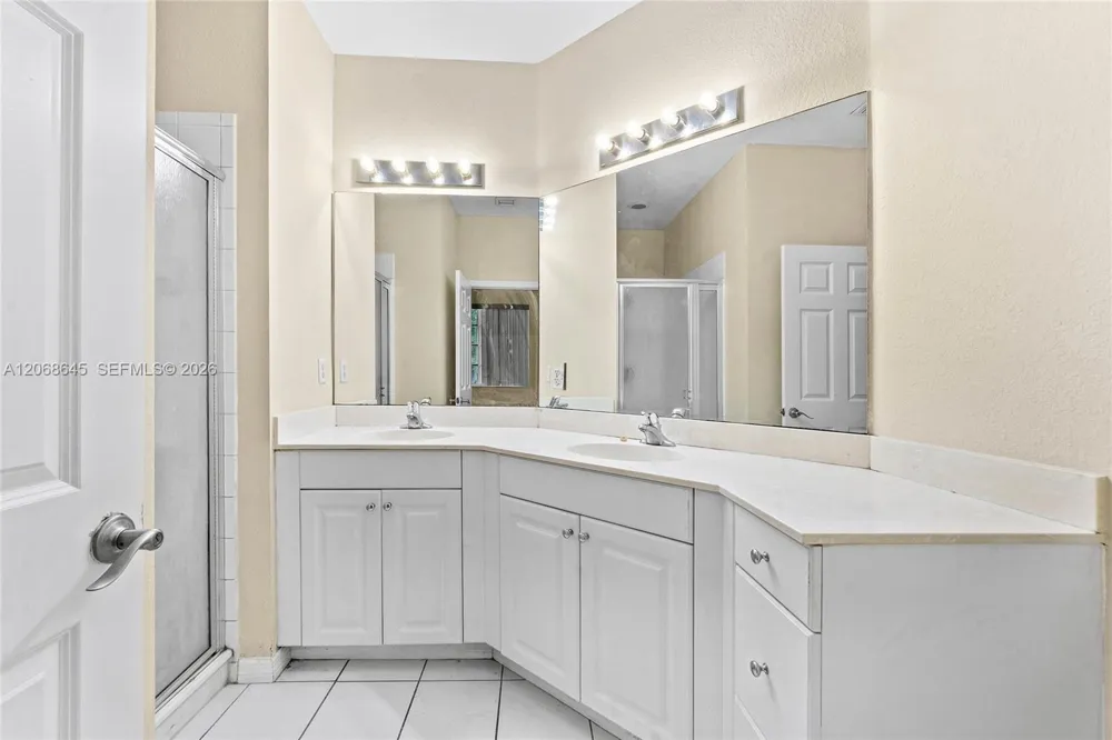 2004 Freeport Ln #4106 Riviera Beach, FL 33404