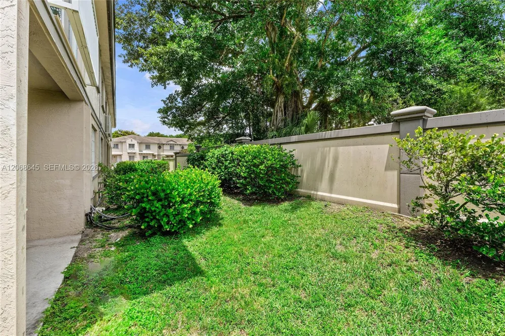 2004 Freeport Ln #4106 Riviera Beach, FL 33404