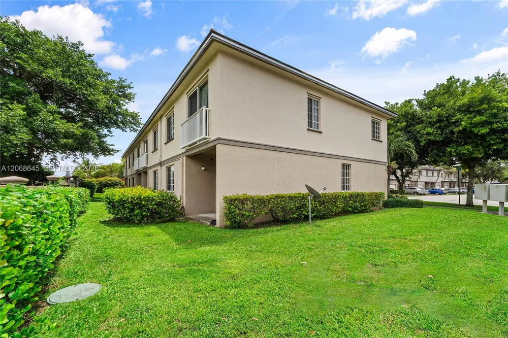 2004 Freeport Ln #4106 Riviera Beach, FL 33404