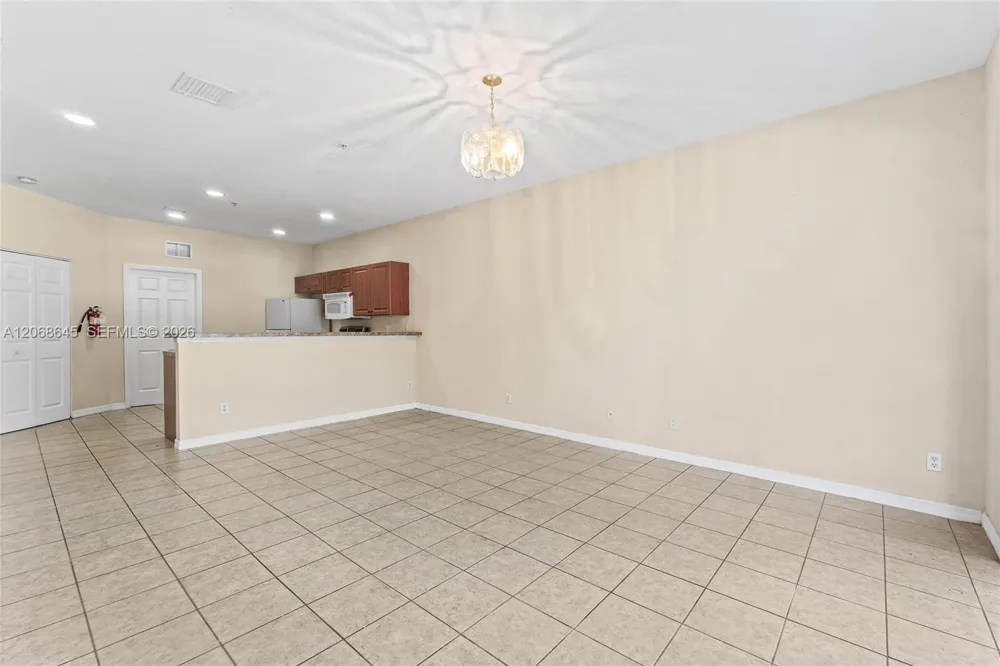 2004 Freeport Ln #4106 Riviera Beach, FL 33404