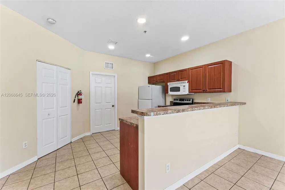 2004 Freeport Ln #4106 Riviera Beach, FL 33404