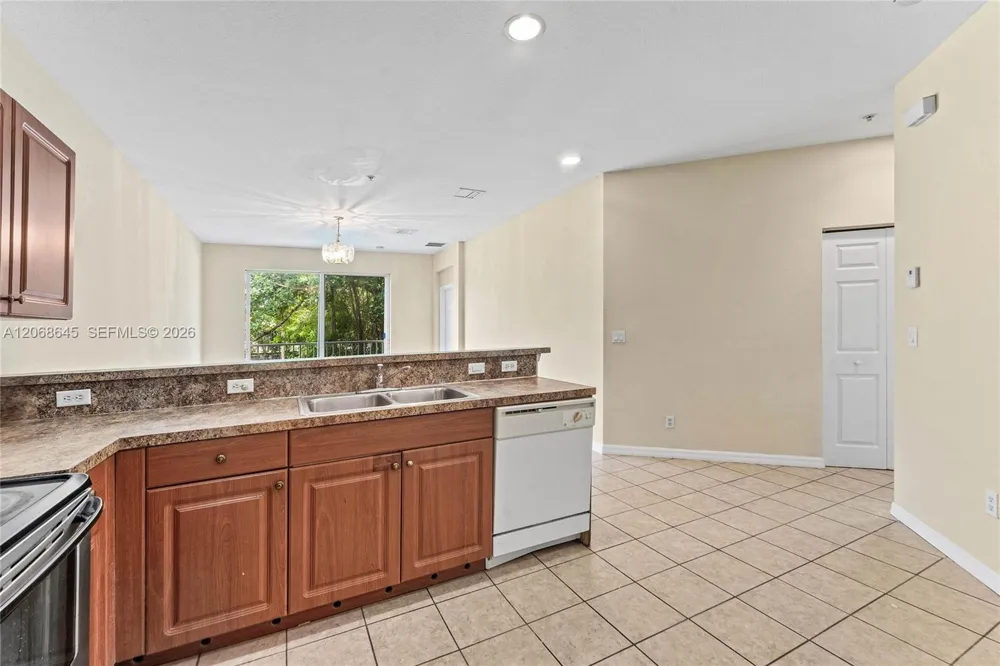 2004 Freeport Ln #4106 Riviera Beach, FL 33404