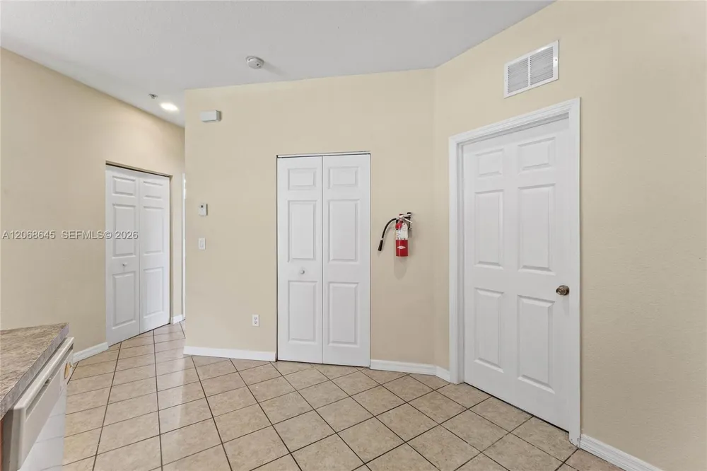 2004 Freeport Ln #4106 Riviera Beach, FL 33404