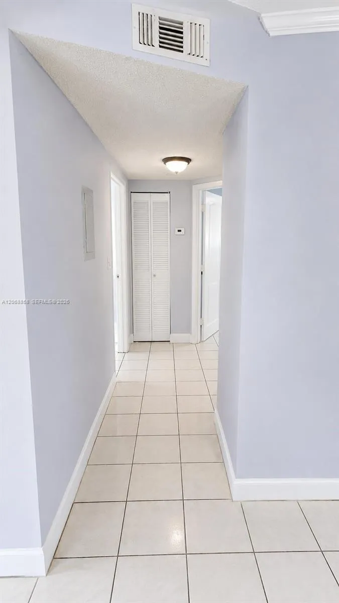 5290 W 21st Ct #304 Hialeah, FL 33016