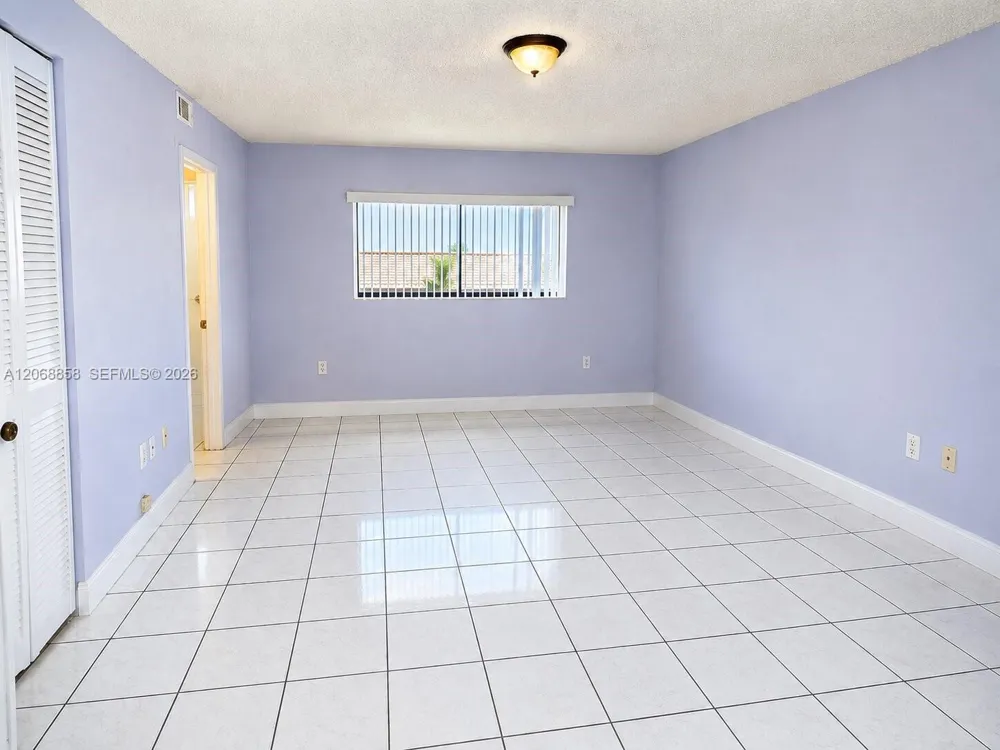 5290 W 21st Ct #304 Hialeah, FL 33016