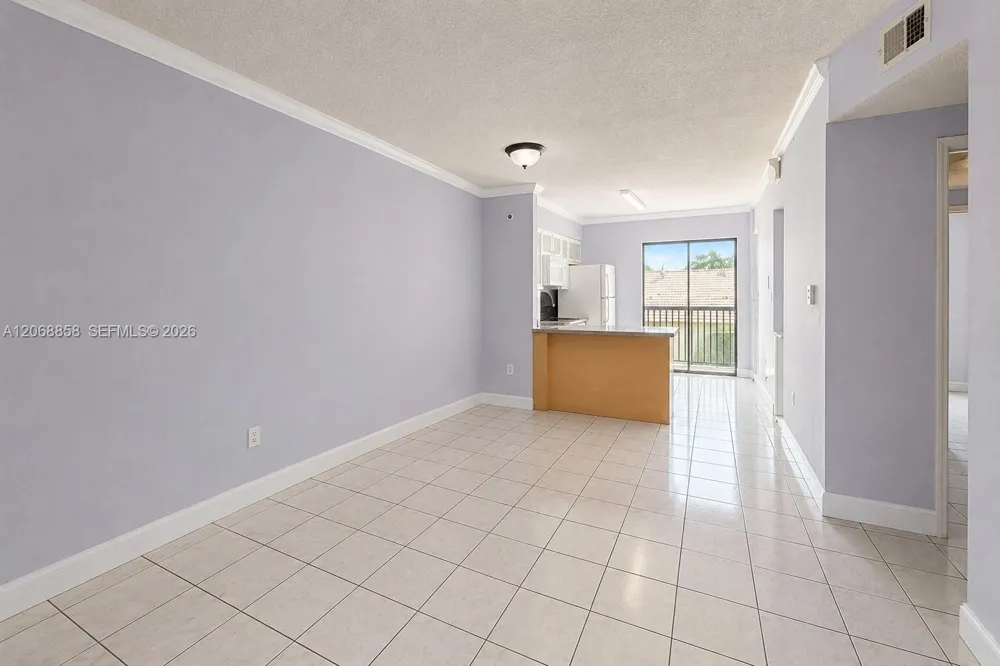 5290 W 21st Ct #304 Hialeah, FL 33016