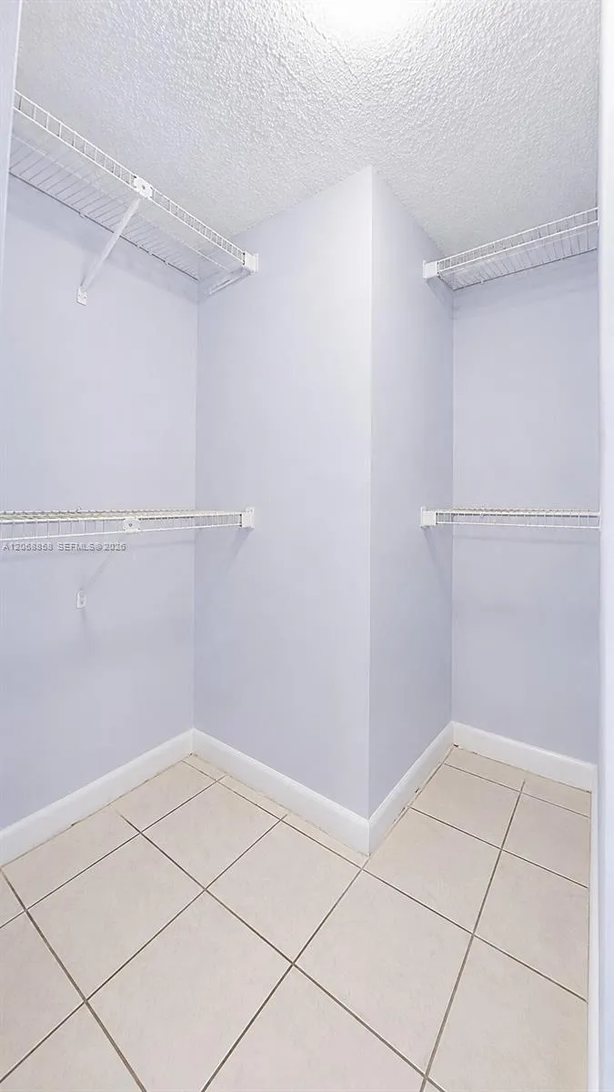 5290 W 21st Ct #304 Hialeah, FL 33016