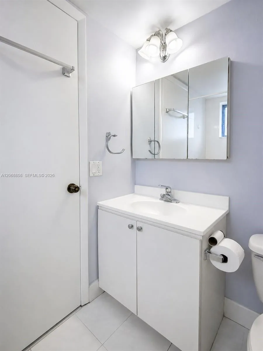 5290 W 21st Ct #304 Hialeah, FL 33016