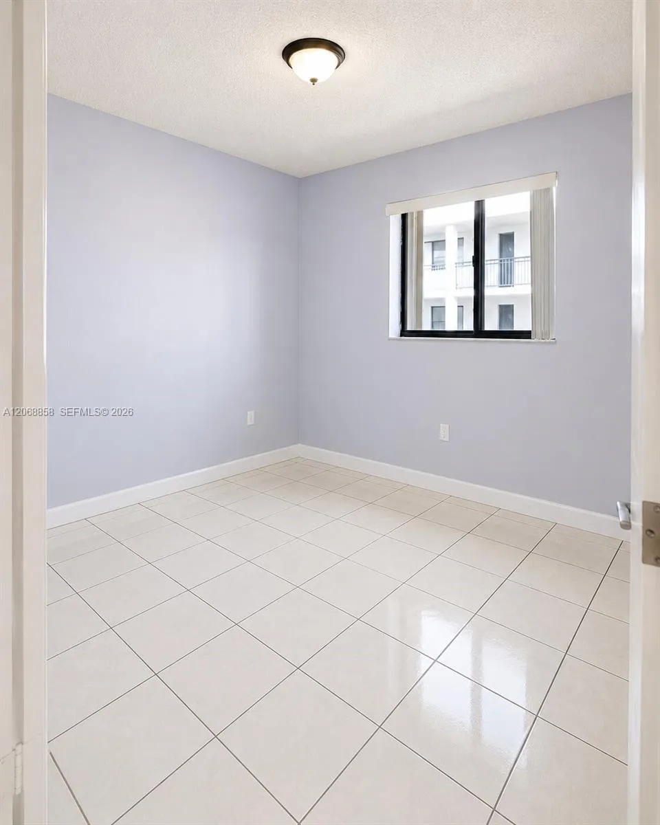 5290 W 21st Ct #304 Hialeah, FL 33016