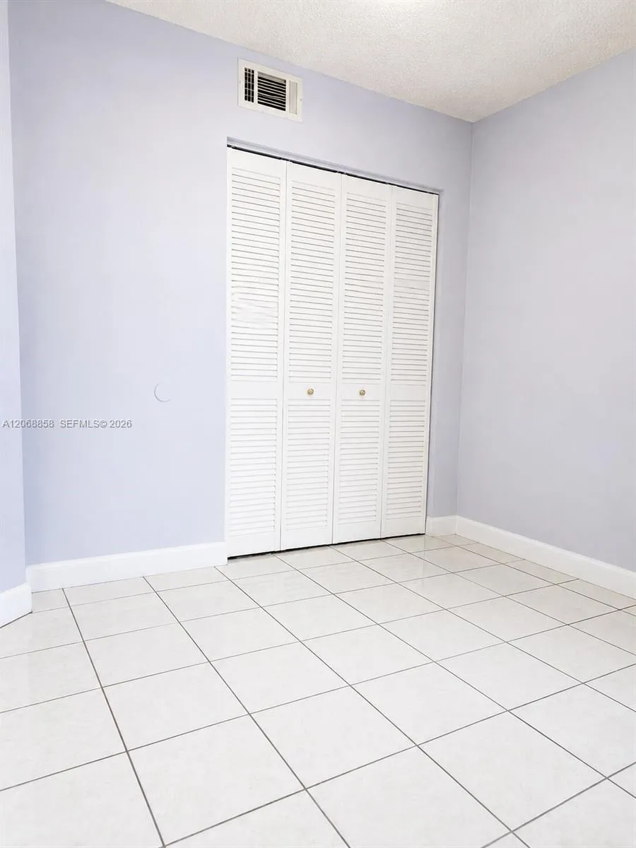 5290 W 21st Ct #304 Hialeah, FL 33016