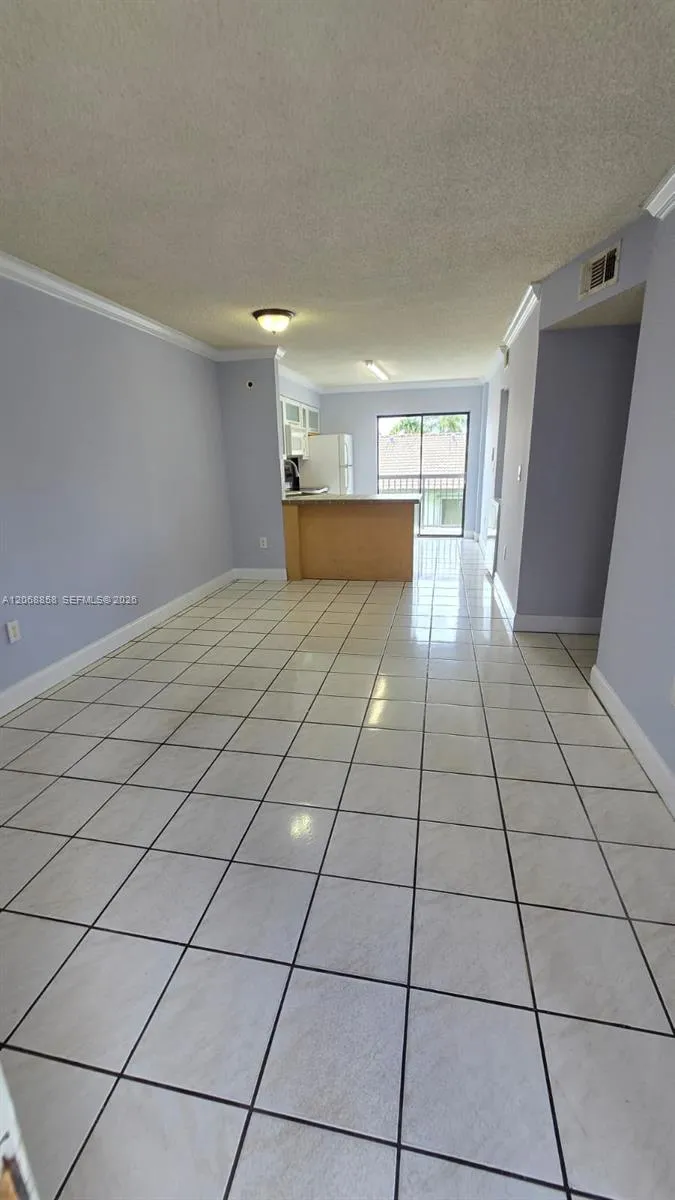 5290 W 21st Ct #304 Hialeah, FL 33016