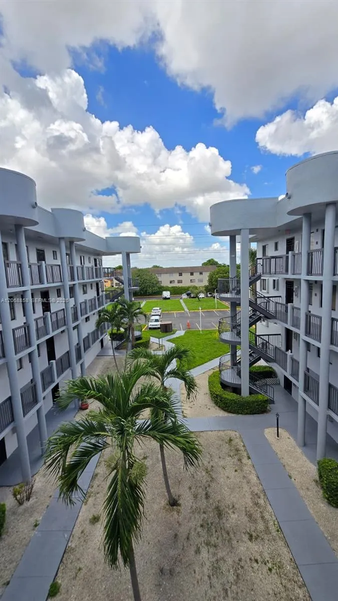 5290 W 21st Ct #304 Hialeah, FL 33016