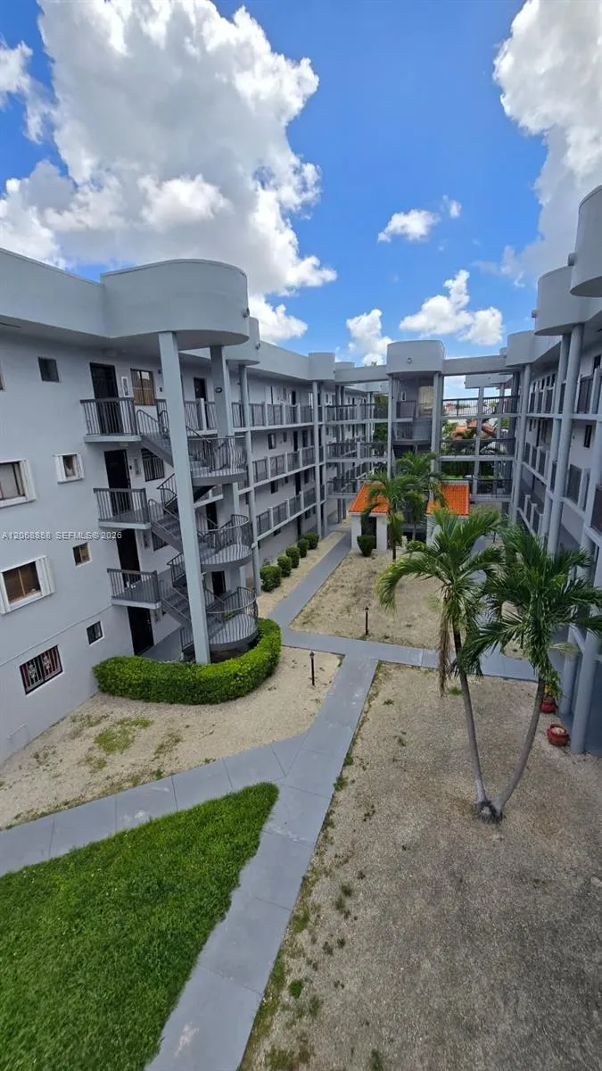 5290 W 21st Ct #304 Hialeah, FL 33016
