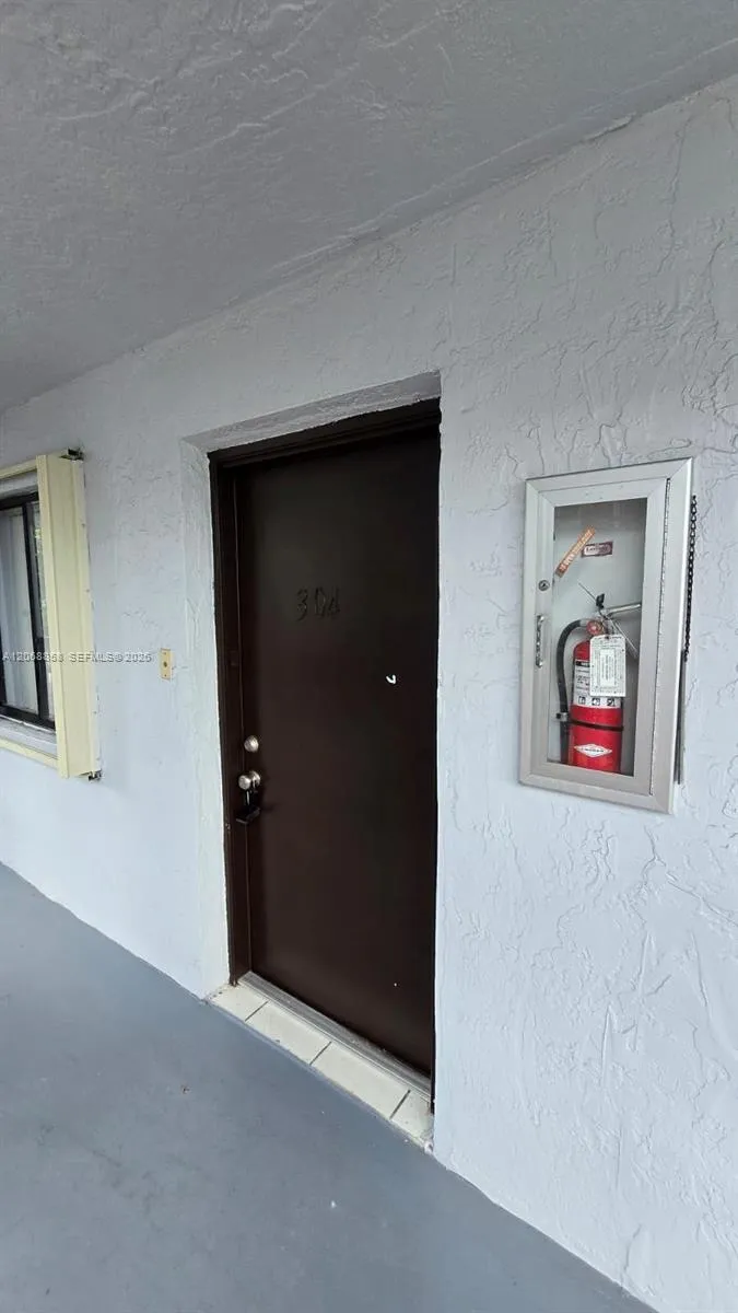 5290 W 21st Ct #304 Hialeah, FL 33016