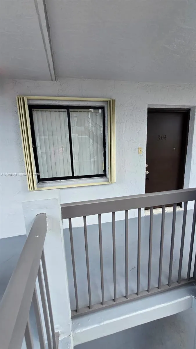 5290 W 21st Ct #304 Hialeah, FL 33016