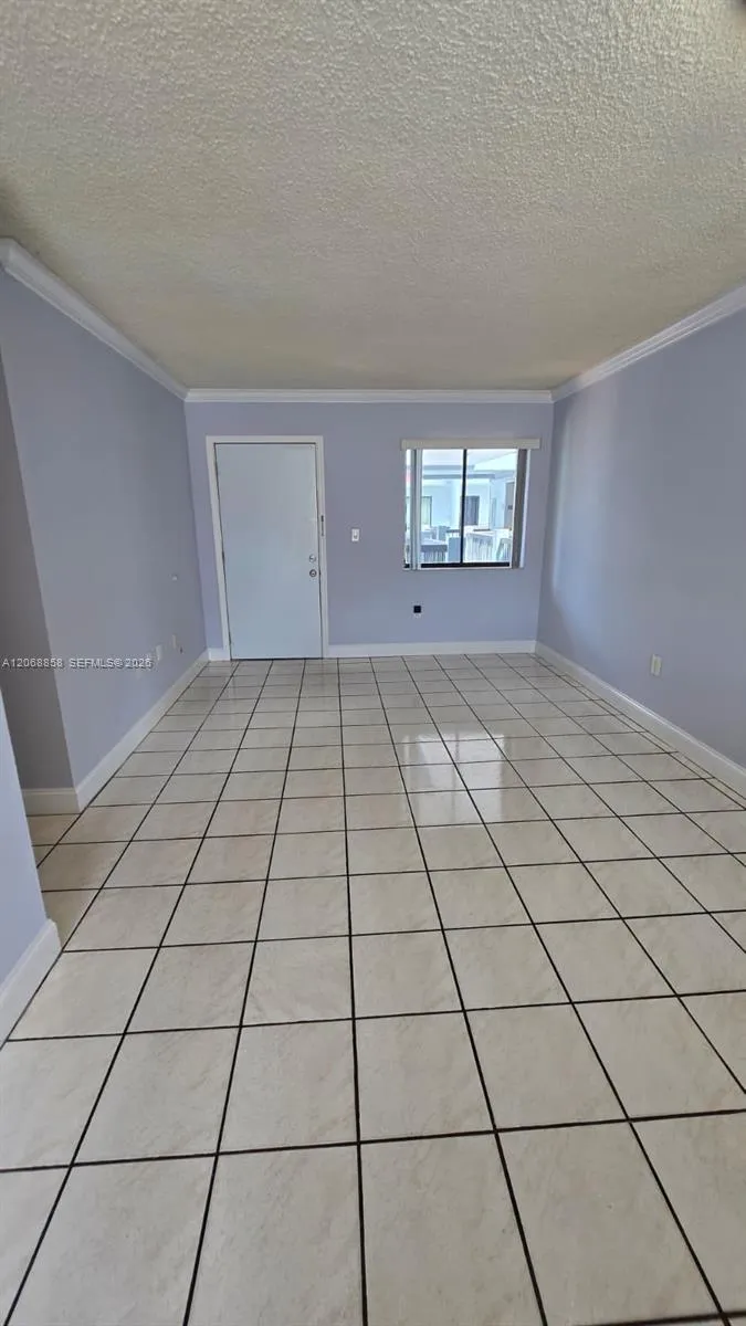 5290 W 21st Ct #304 Hialeah, FL 33016