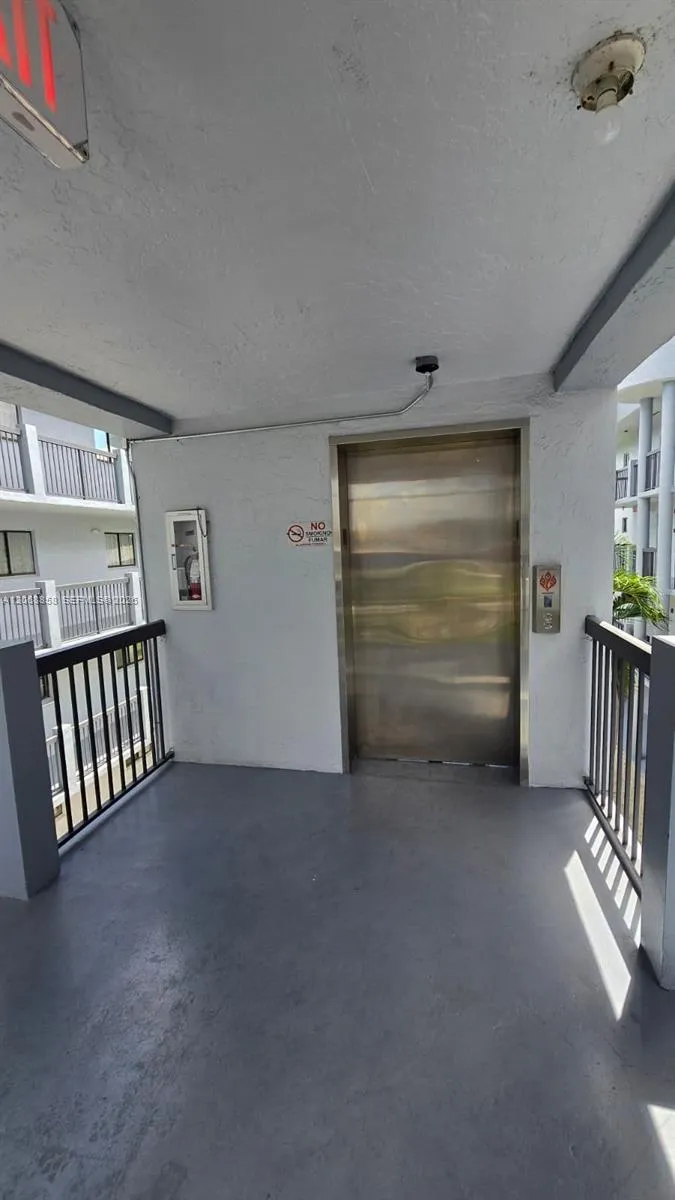 5290 W 21st Ct #304 Hialeah, FL 33016