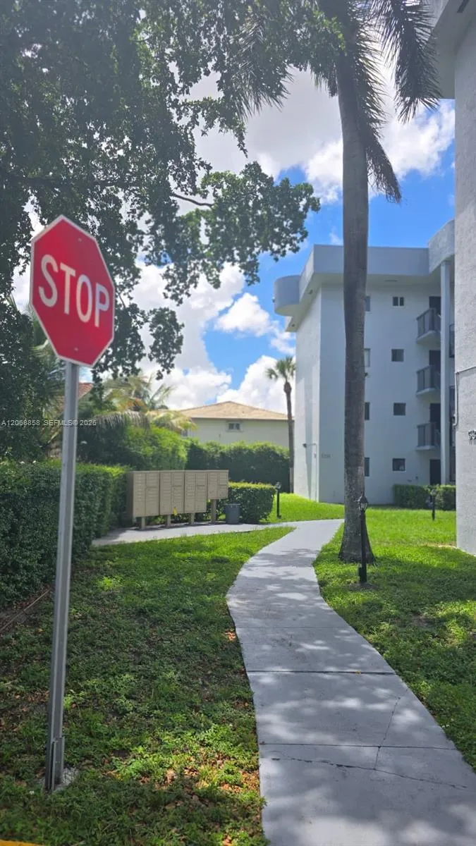 5290 W 21st Ct #304 Hialeah, FL 33016