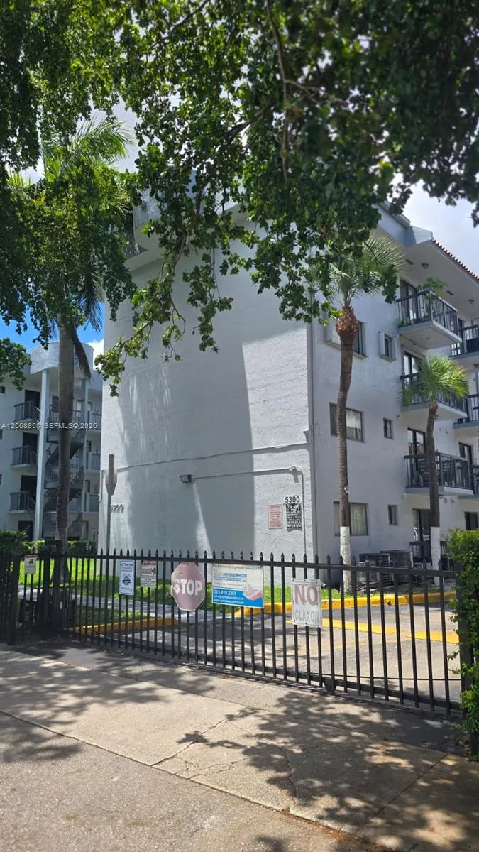 5290 W 21st Ct #304 Hialeah, FL 33016