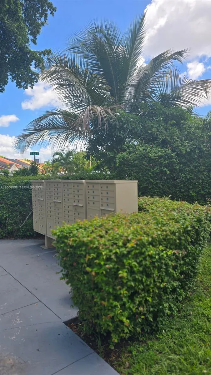 5290 W 21st Ct #304 Hialeah, FL 33016