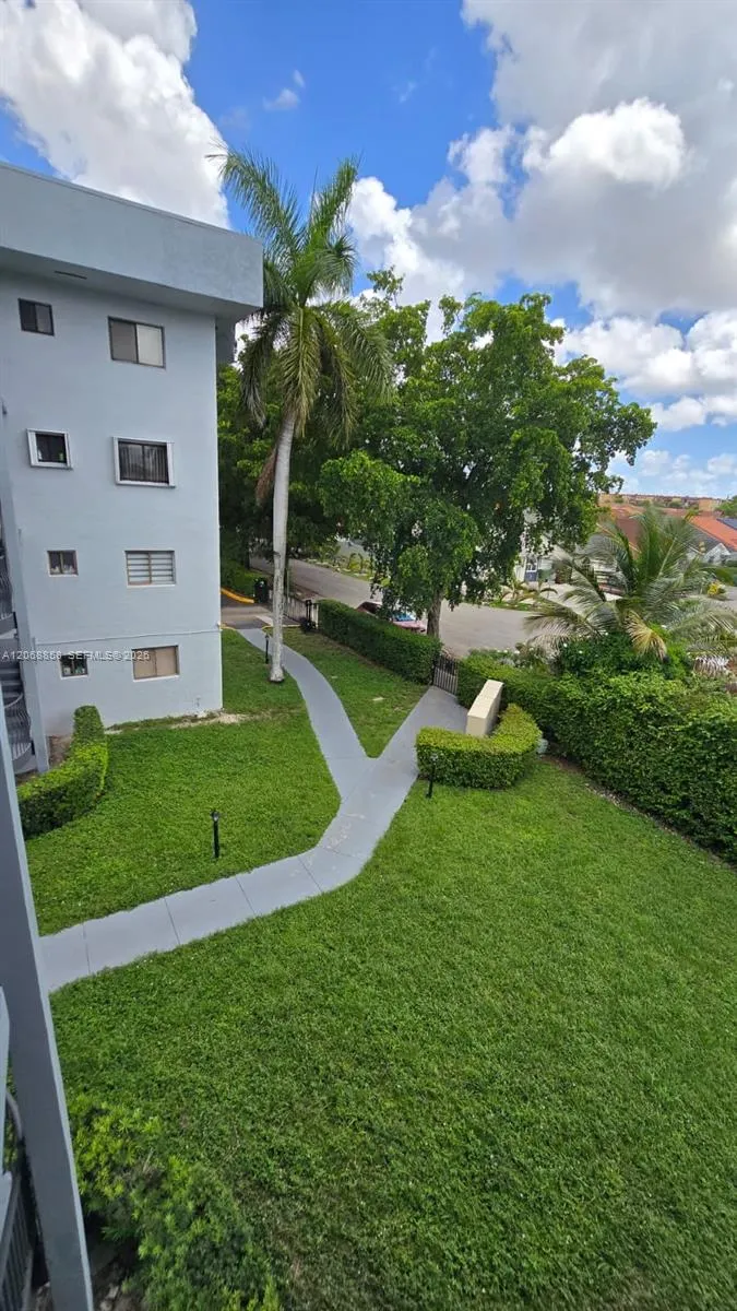 5290 W 21st Ct #304 Hialeah, FL 33016