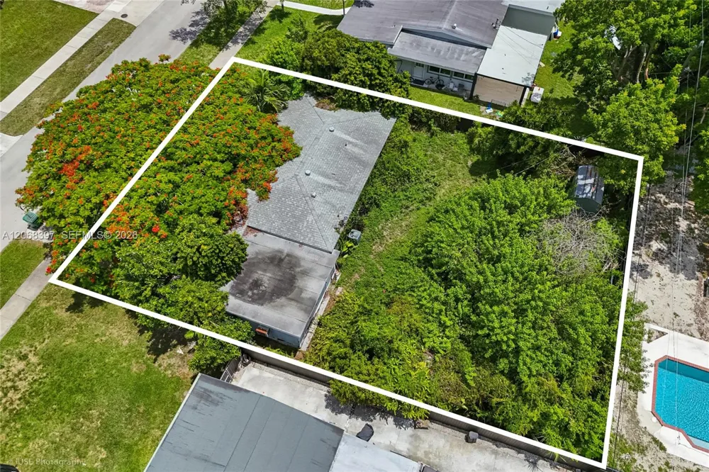 9280 Nautilus Dr Cutler Bay, FL 33189