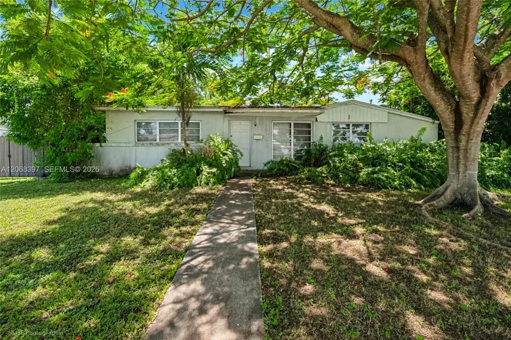 9280 Nautilus Dr Cutler Bay, FL 33189