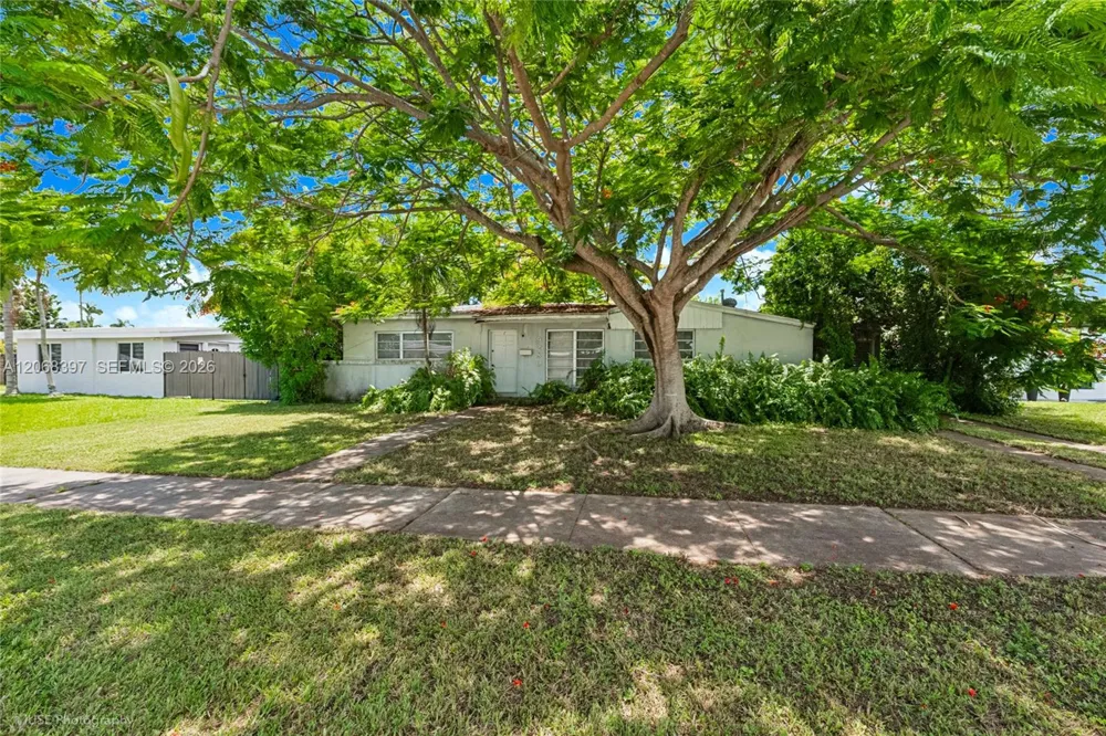 9280 Nautilus Dr Cutler Bay, FL 33189