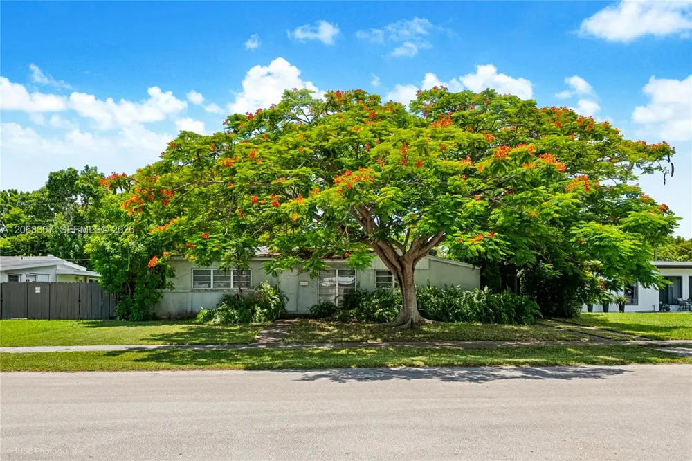 9280 Nautilus Dr Cutler Bay, FL 33189