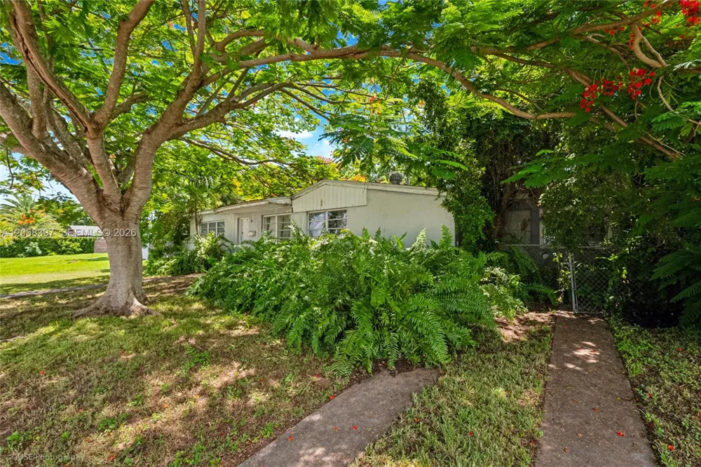 9280 Nautilus Dr Cutler Bay, FL 33189