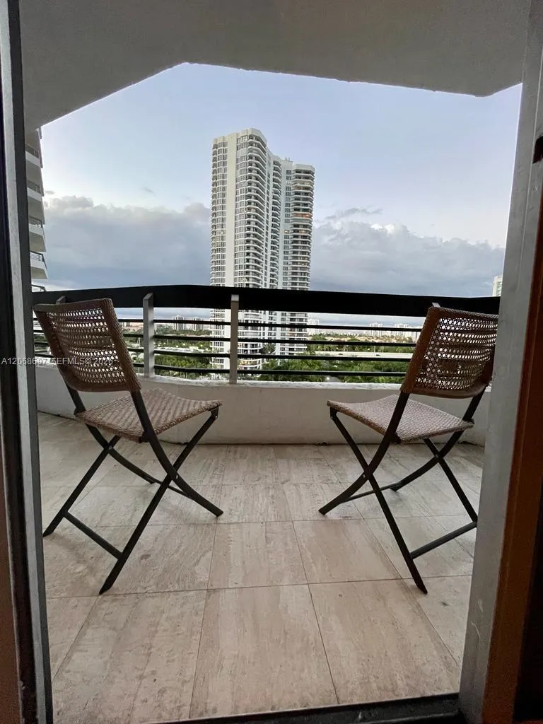 3600 Mystic Pointe dr #1010 Aventura, FL 33180