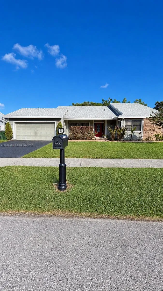 1676 S Goldeneye Ln Homestead, FL 33035