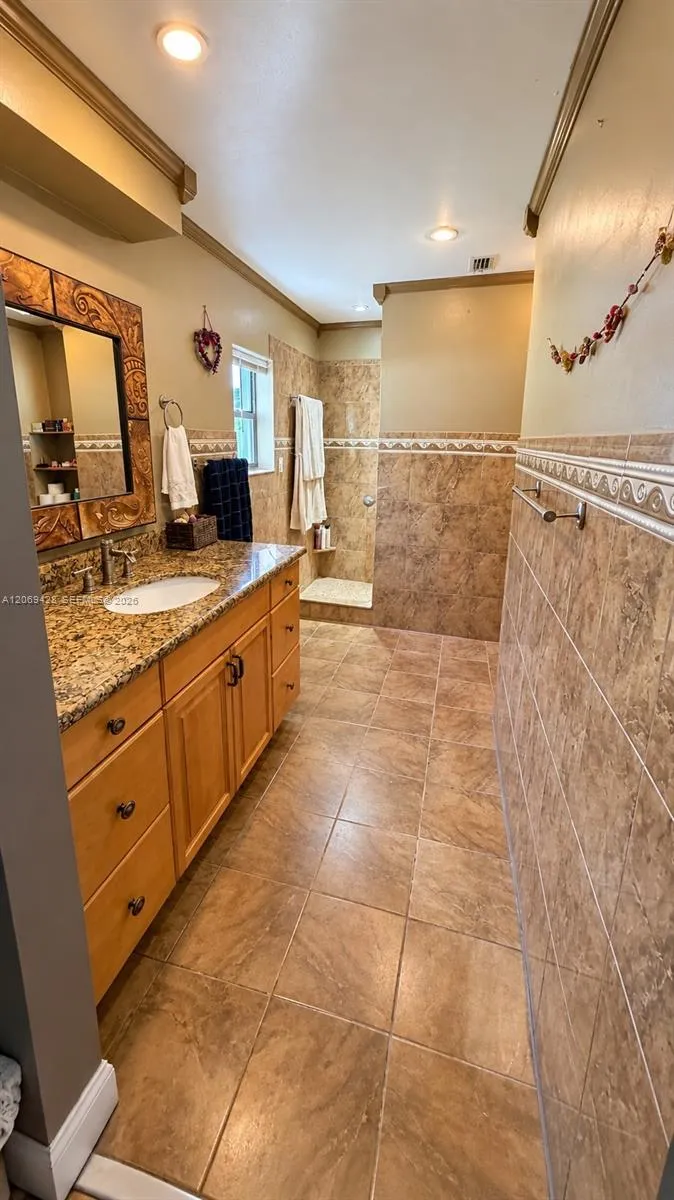 1676 S Goldeneye Ln Homestead, FL 33035