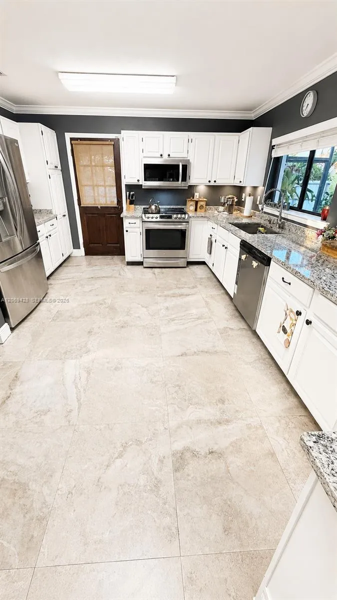 1676 S Goldeneye Ln Homestead, FL 33035