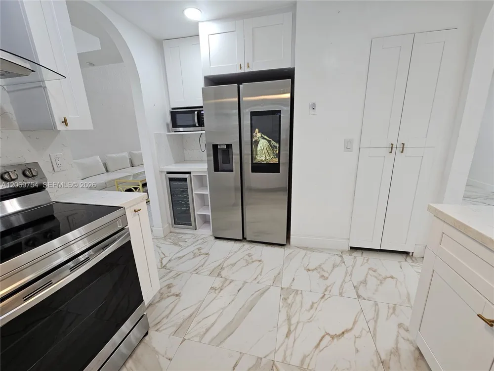 387 NW 107th Ave Pembroke Pines, FL 33026