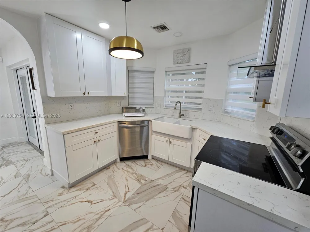 387 NW 107th Ave Pembroke Pines, FL 33026