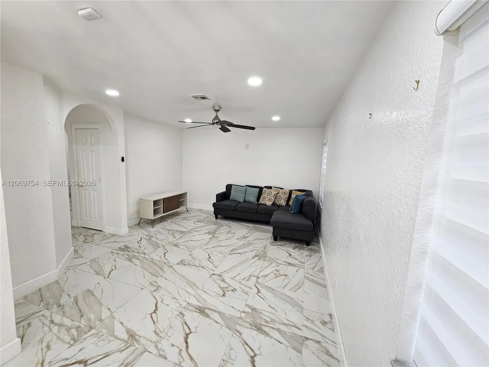387 NW 107th Ave Pembroke Pines, FL 33026