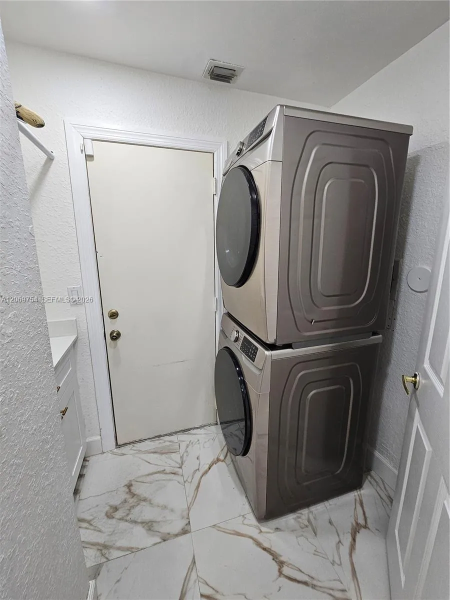 387 NW 107th Ave Pembroke Pines, FL 33026