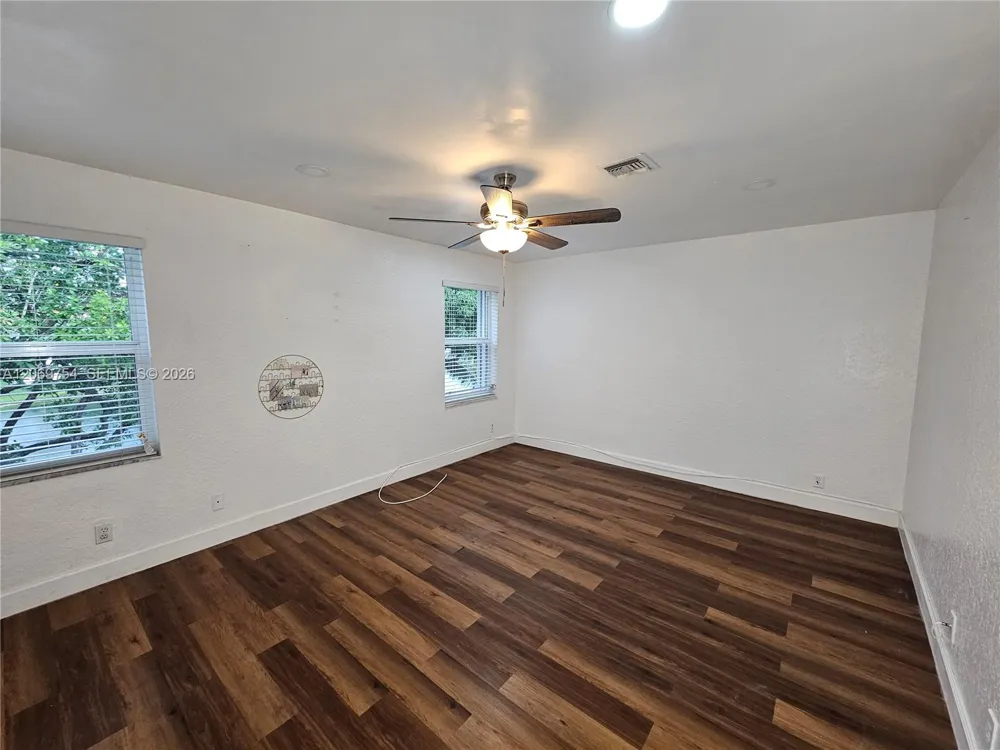 387 NW 107th Ave Pembroke Pines, FL 33026