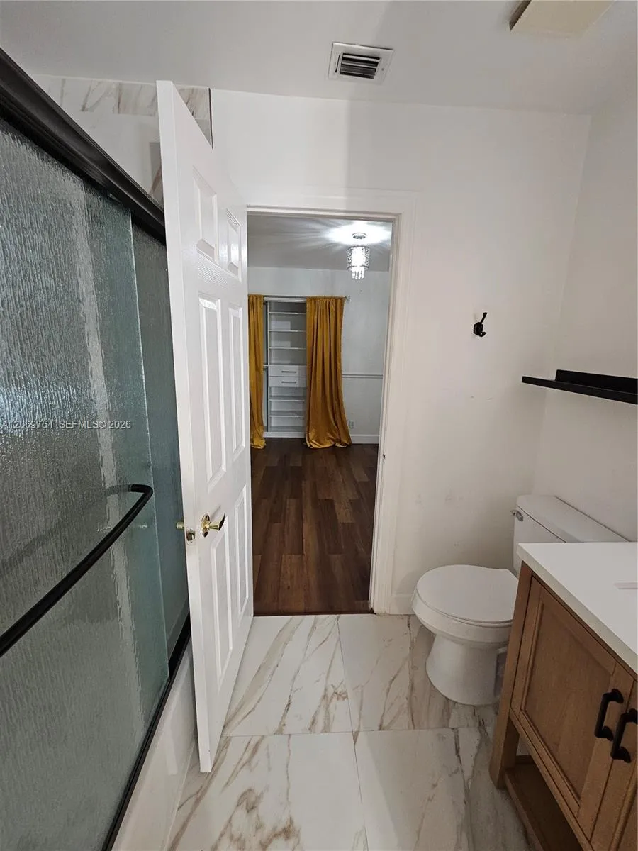 387 NW 107th Ave Pembroke Pines, FL 33026