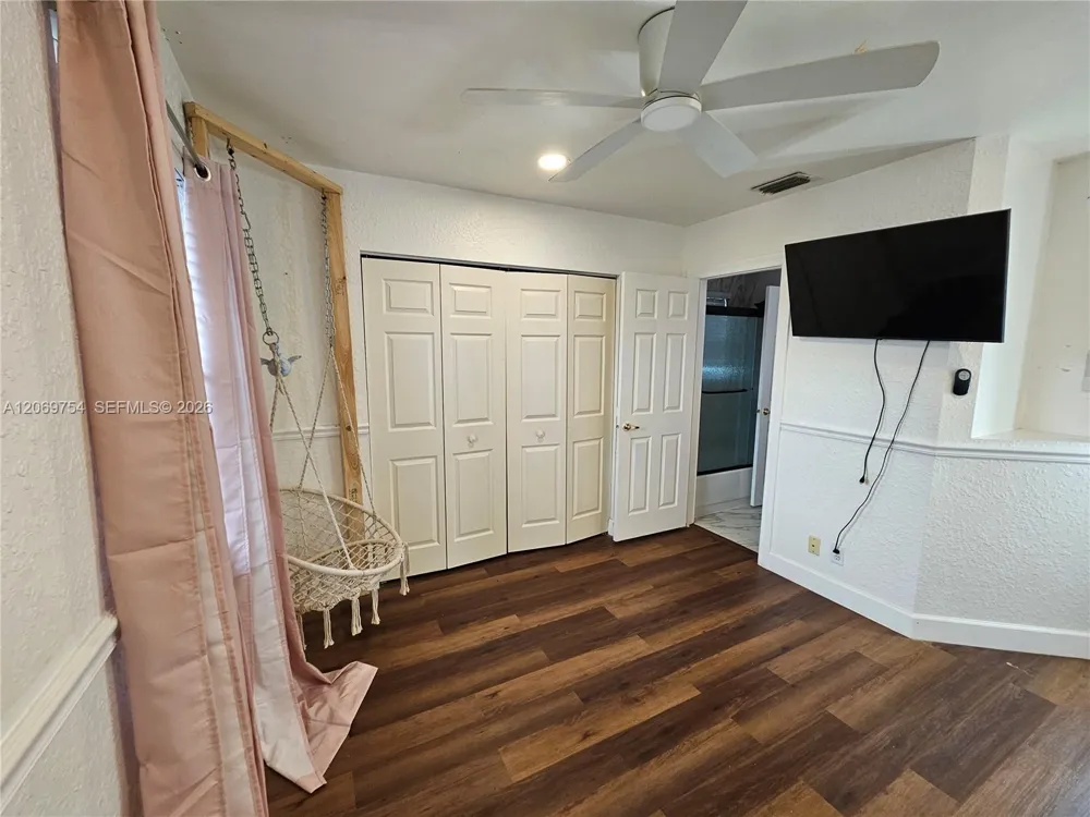 387 NW 107th Ave Pembroke Pines, FL 33026
